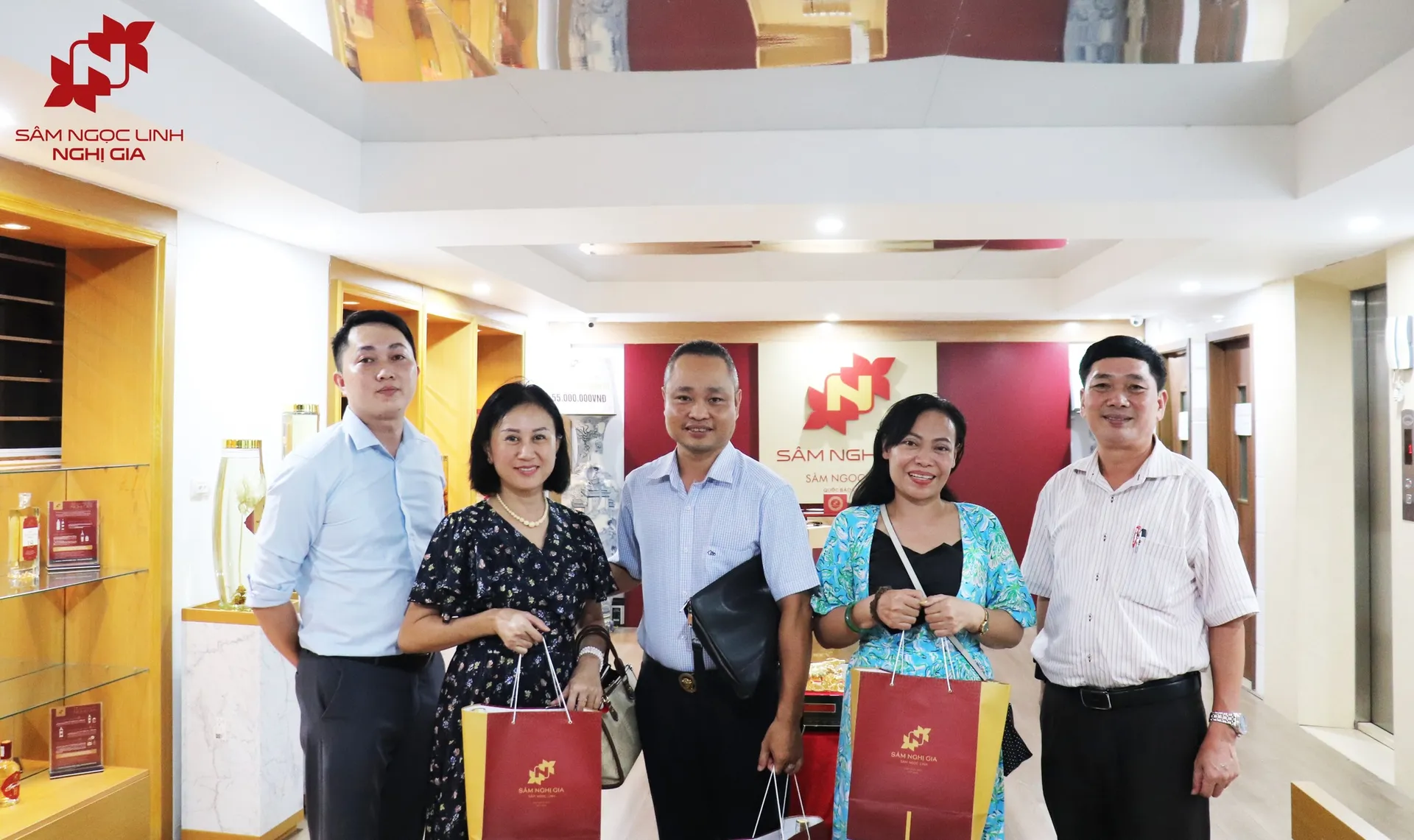 Sâm Ngọc Linh Nghị Gia làm việc với Hiệp hội Thương mại điện tử Việt Nam Toàn Cầu và hai đối tác đại diện doanh nghiệp Trung Quốc 2