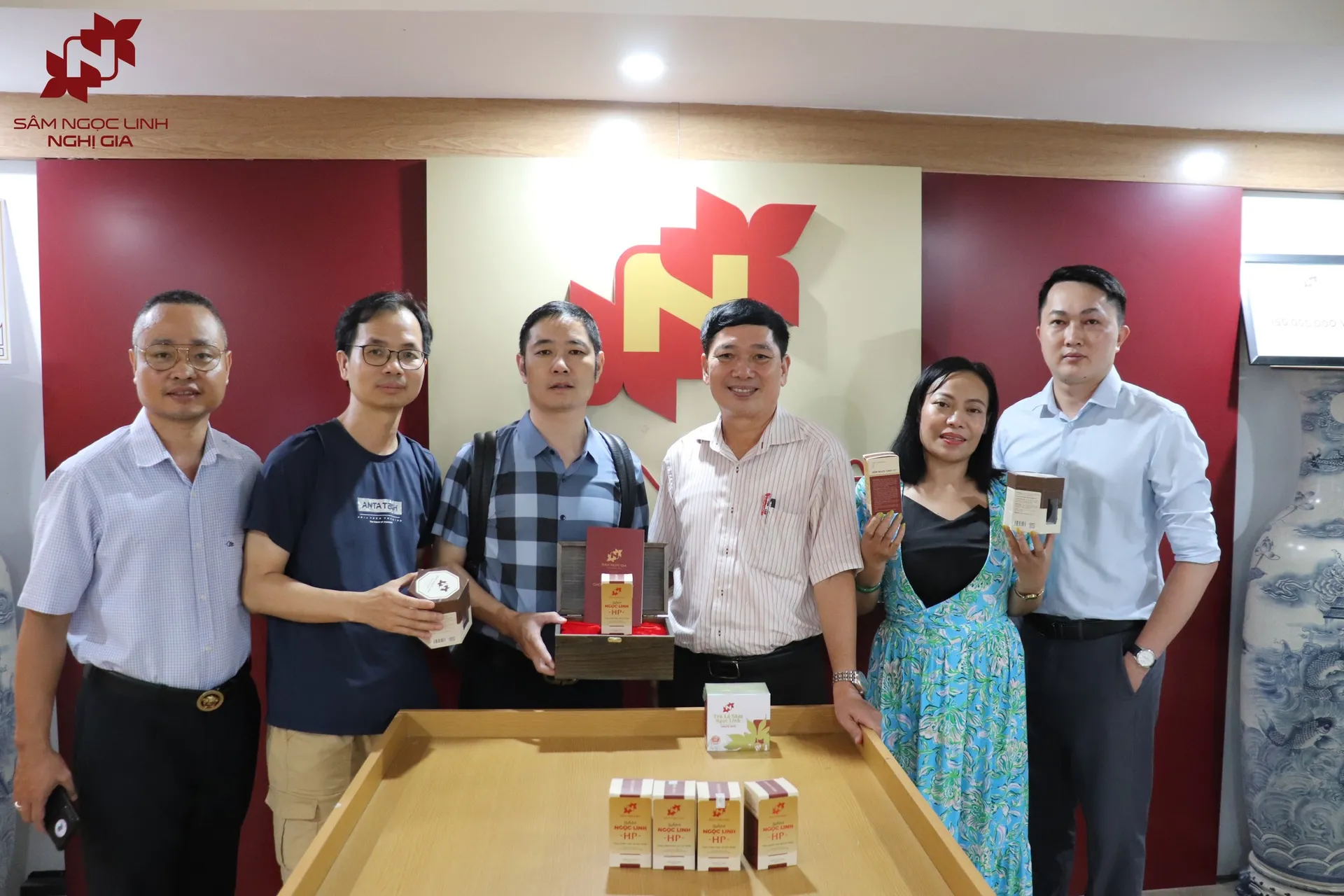 Sâm Ngọc Linh Nghị Gia làm việc với Hiệp hội Thương mại điện tử Việt Nam Toàn Cầu và hai đối tác đại diện doanh nghiệp Trung Quốc 4