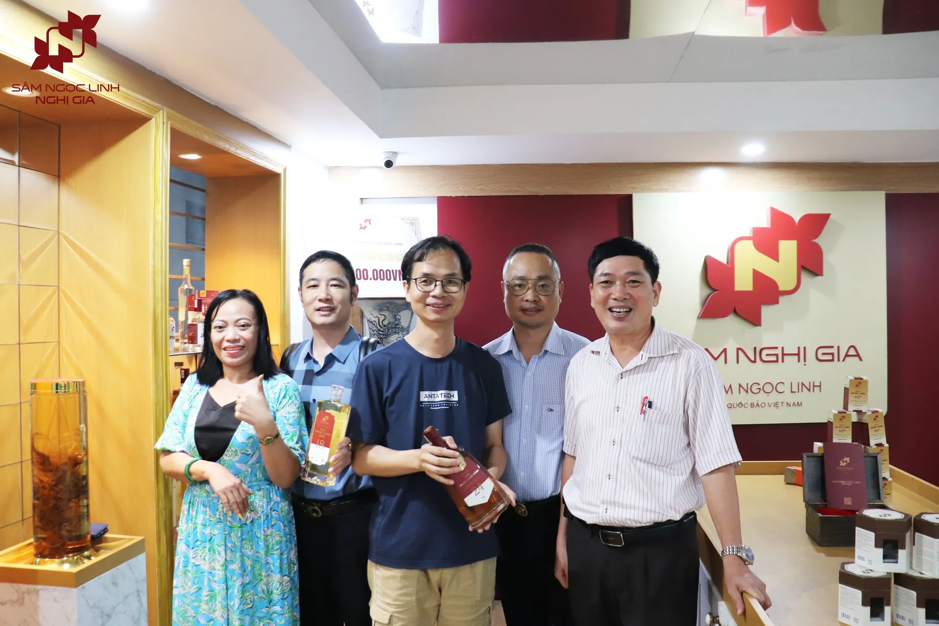 Sâm Ngọc Linh Nghị Gia làm việc với Hiệp hội Thương mại điện tử Việt Nam Toàn Cầu và hai đối tác đại diện doanh nghiệp Trung Quốc 5