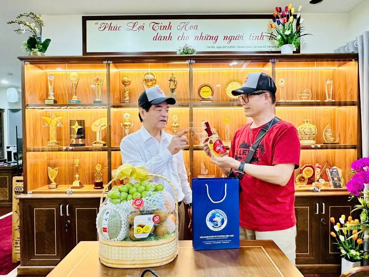 Sâm Ngọc Linh Nghị Gia Được Chủ Tịch Hội Nghệ Nhân Và Thương Hiệu Việt Nam Lựa Chọn Làm Quà Tặng - Ảnh 2